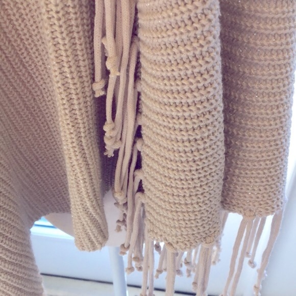Chicos Lightweight Metallic Knit Fringed Poncho Neutral Color Gold Women OS NWT - Picture 17 of 17